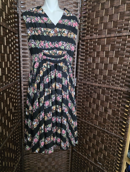 Unique vintage Floral Stripe Sleeveless Midi Dress in Black and Pink - Picture 4 of 15